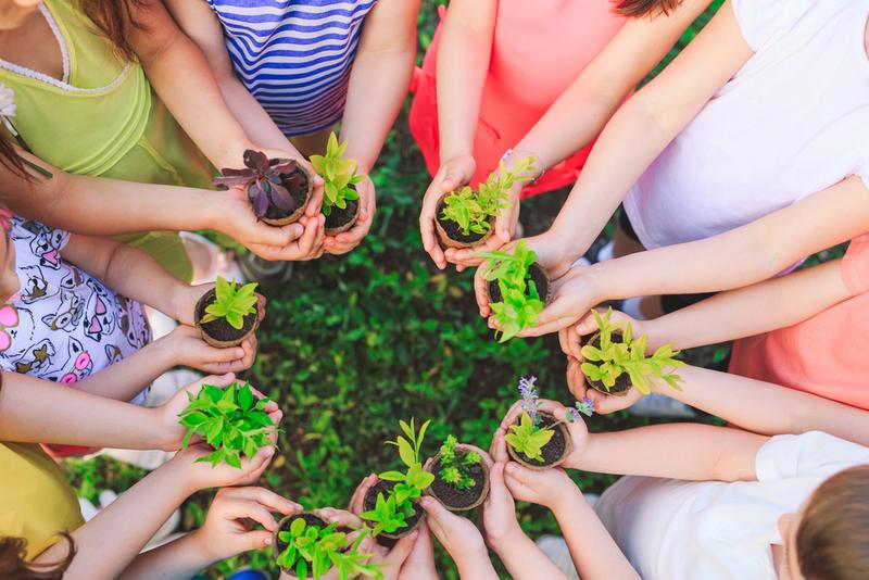 Calling for a greener Internet: Decentralized with smaller data centers